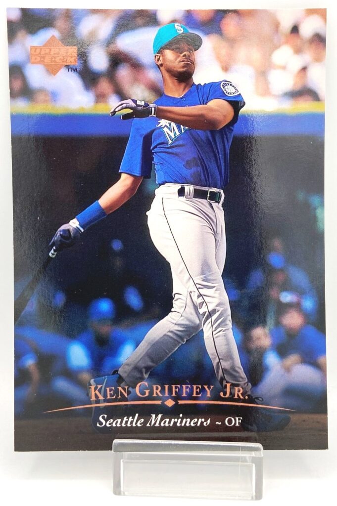 1995 UD Ken Griffey Jr Seattel Mariners-OF (5x7 #100) (1)