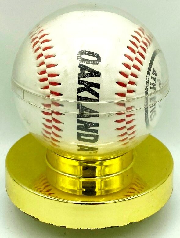 1983 Rickey Henderson Signed Baseball (4) 1983 Rickey Henderson Signed Baseball (4)