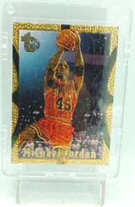1995 Topps Gold Emboss Michael Jordan-121 (2)