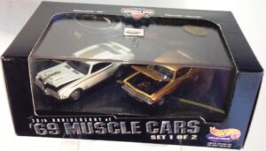 images '69 Muscle Cars “Oldsmobile 442 & Chevy Chevelle” (Hotwheels “Exclusive 30th Anniversary Limited Edition 1:64 Scale”) 2-Car Set w/Plexi-Case) “Rare-Vintage” (1998)
